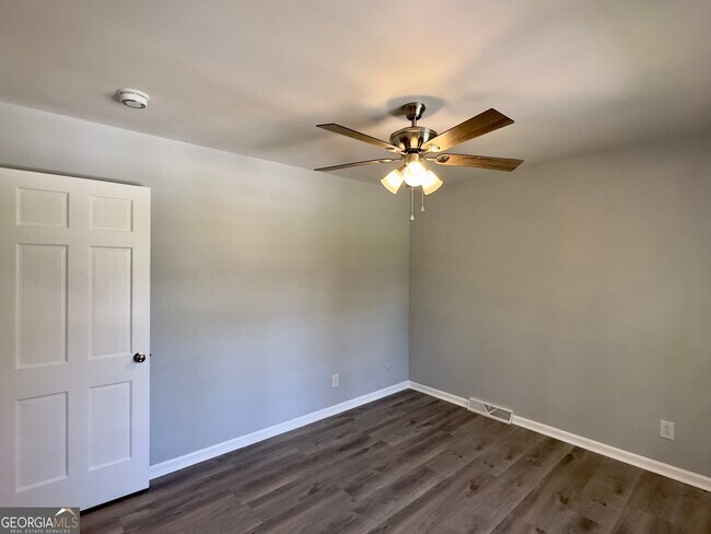 Building Photo - 6 Westlyn Dr