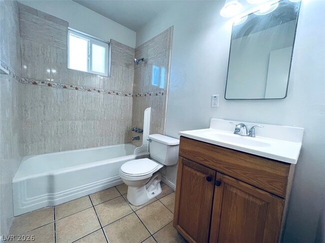 Building Photo - 3772 Royal Crest St