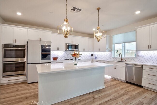 Building Photo - 33063 Table Rock Dr