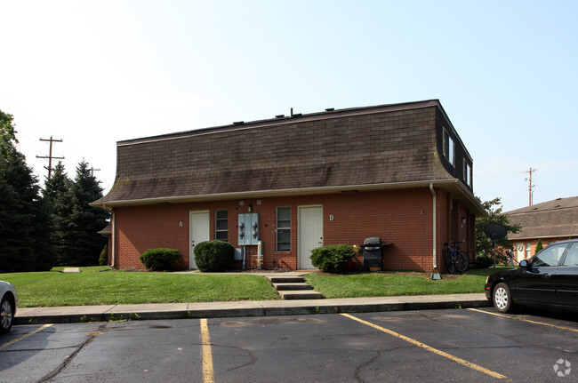 Primary Photo - Mall View Apartments