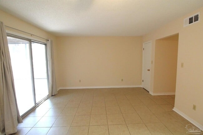 Building Photo - 9618 Sandpiper St