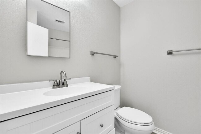 Building Photo - 3315 Settlement Dr