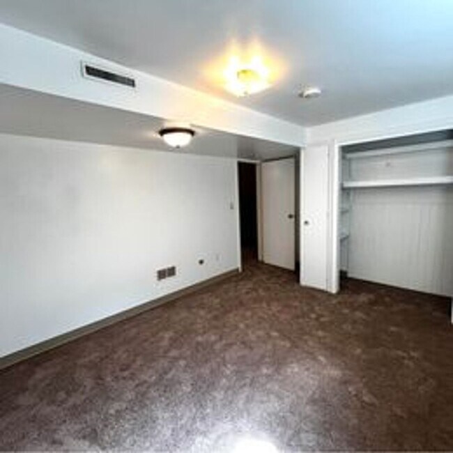 Building Photo - 807 7th Ave