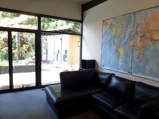 Building Photo - Incredible 3-Bedroom Mid-Century Stunner on Mercer Island! Huge Yard and Central A/C!!