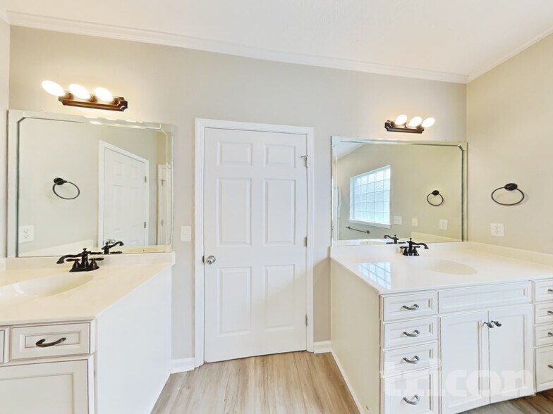 Building Photo - 1030 Ryan Ct