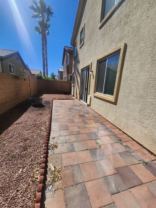 Building Photo - Rhodes Ranch 4 Bed Home | Guard-Gated Community | Trash & Sewer Included