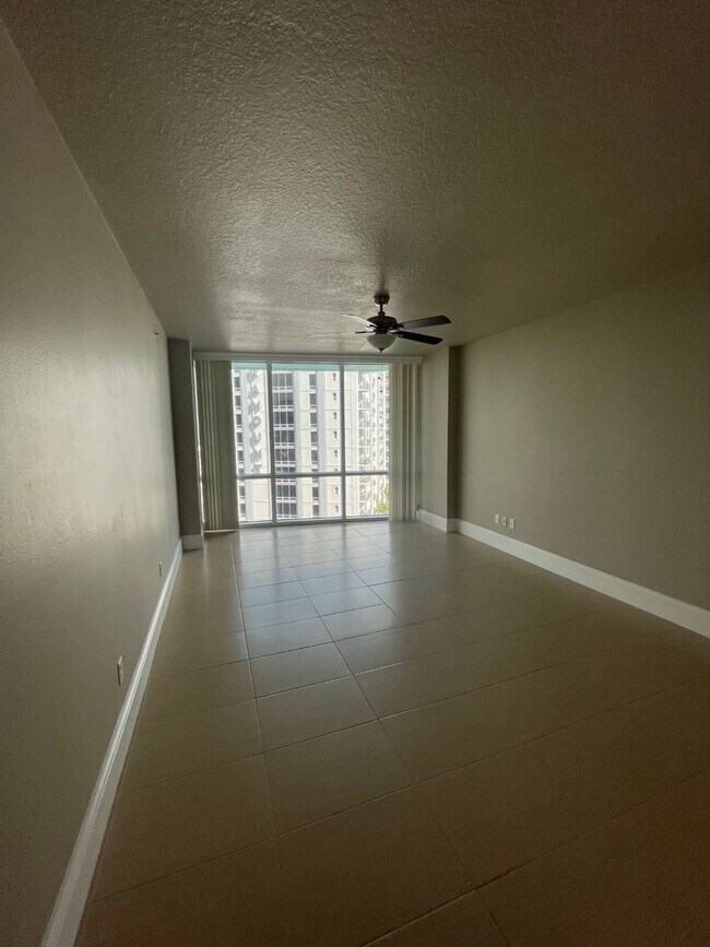 Building Photo - You have to see this View!  3 bedroom 2 bath condo @ The Waverly!