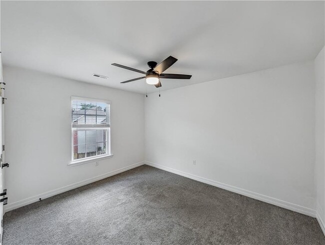 Building Photo - 904 Dixson St