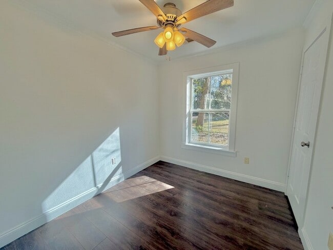 Building Photo - 199 E Bayou Forest Dr