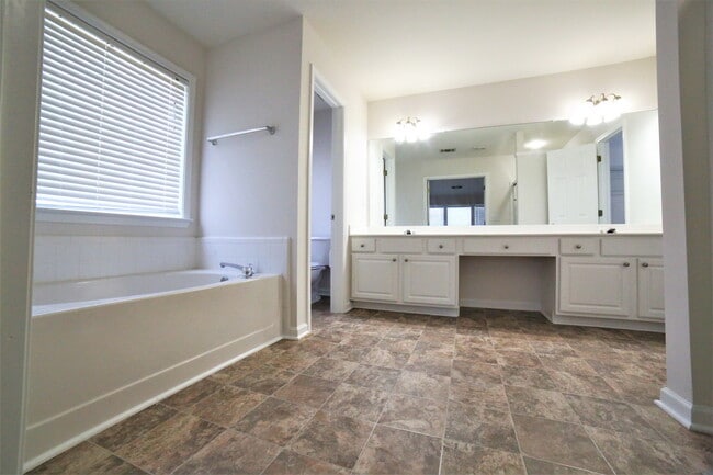 Building Photo - 8305 Grenadier Trl