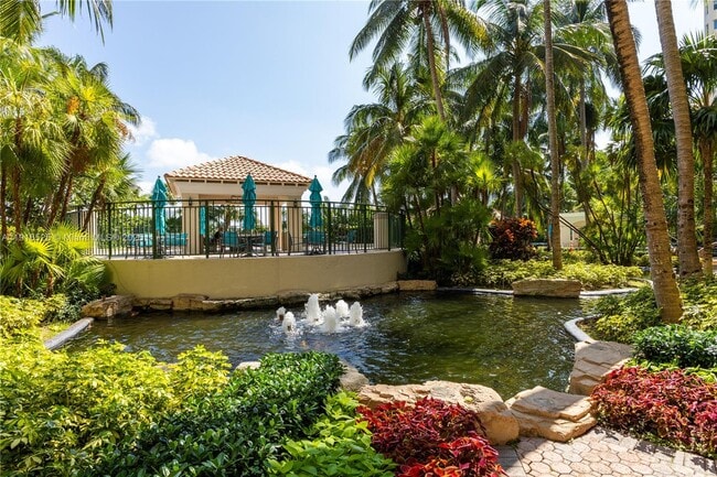 Building Photo - 19501 W Country Club Dr