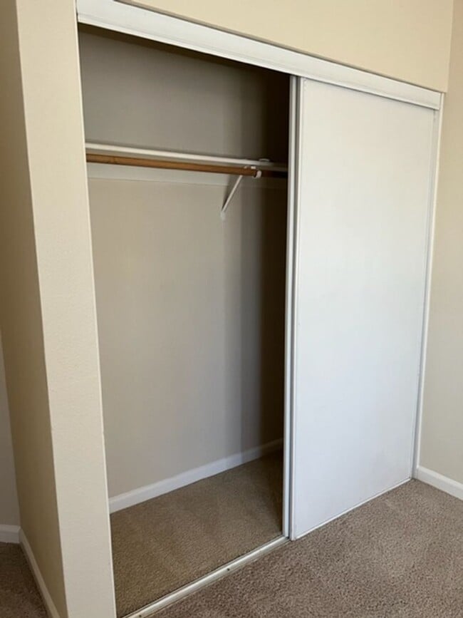 Building Photo - Spacious 4-Bedroom Home in a Quiet Tracy C...