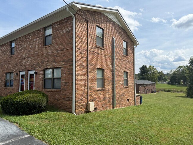 Building Photo - 1746 Morningside Dr