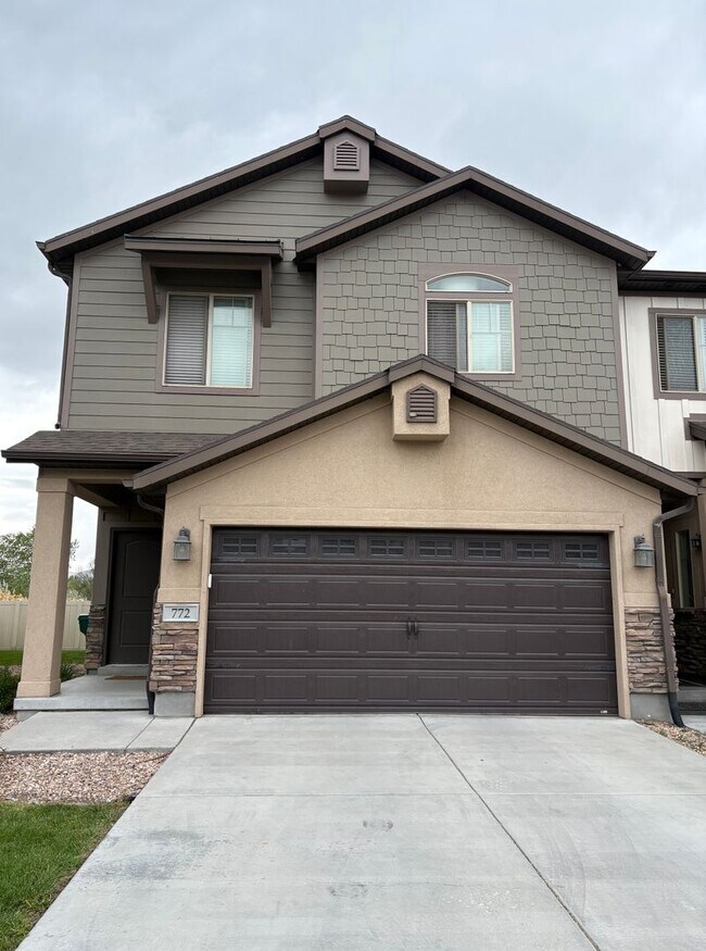 Building Photo - End-Unit Sleepy Ridge Townhome