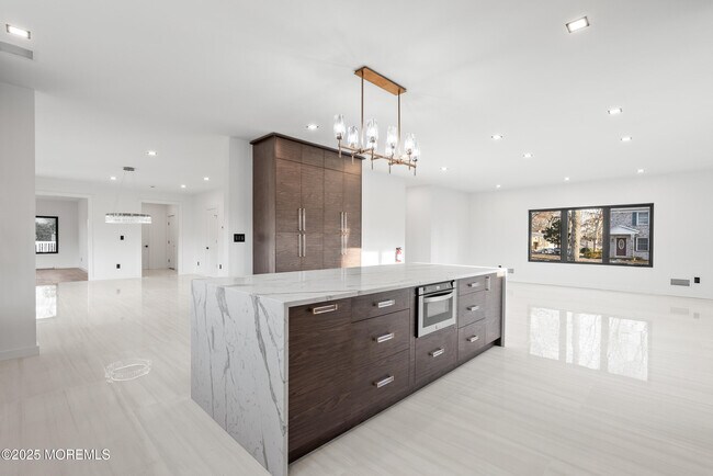 Building Photo - 459 Harnell Ave