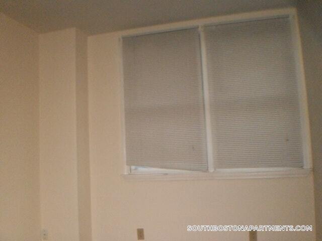 Building Photo - 550 E 3rd St