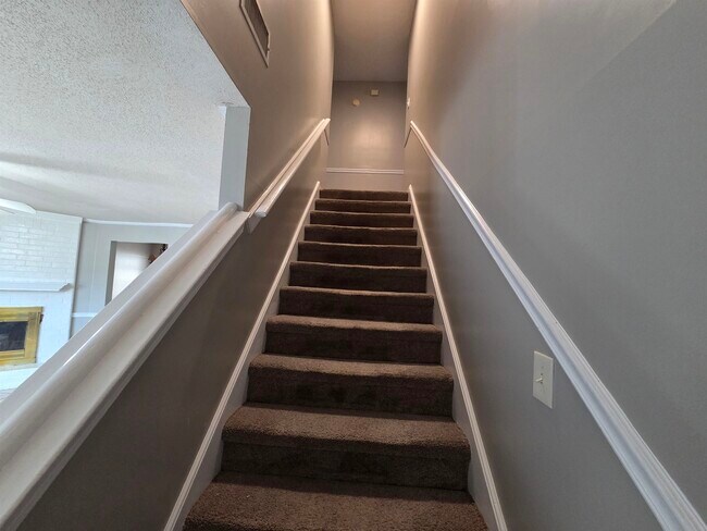 Building Photo - 7780 Mesa Dr