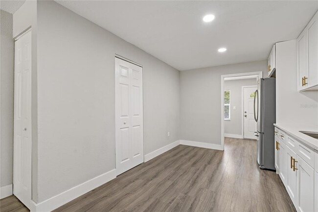 Building Photo - 3810 S Randall St