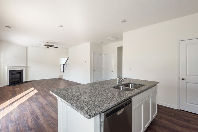 Building Photo - 118 Greystone Way