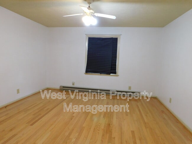 Building Photo - 297 Silo Ln