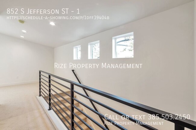 Building Photo - 852 Jefferson St W