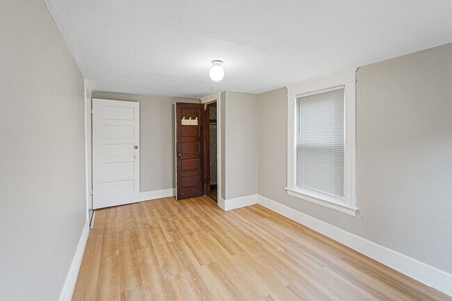 Building Photo - 10 1/2 Ellsworth St