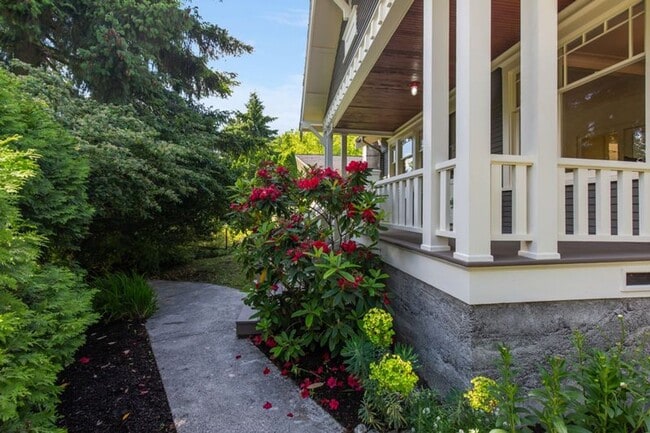 Building Photo - Beacon Hill Home