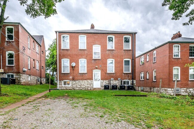 Building Photo - 4948-4948 Kemper Ave