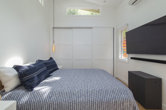 Bedroom with queen bed - 6122 Glen Tower St