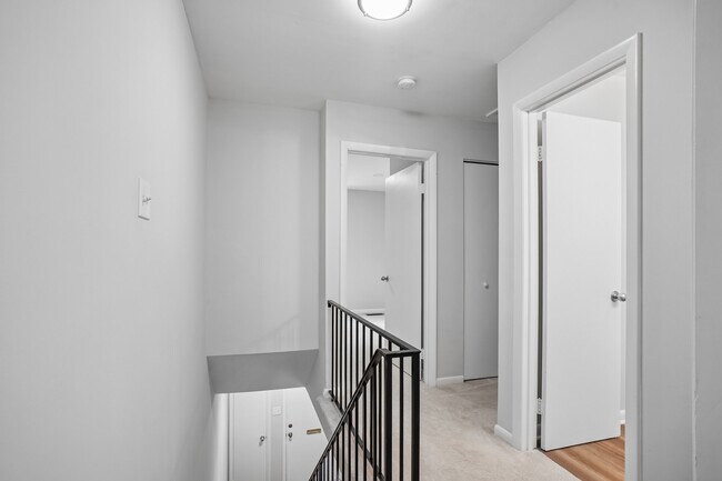 Building Photo - 5128 Cliffhaven Dr