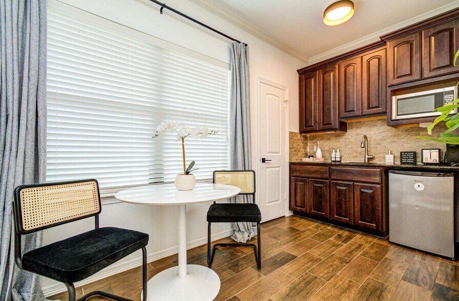 Building Photo - 2617 Yale St