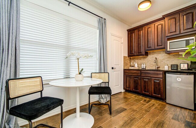 Building Photo - 2617 Yale St