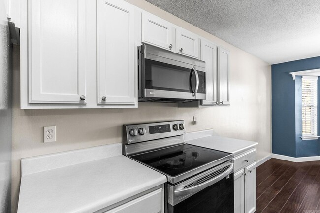 Building Photo - 10 Meadow Ridge Loop