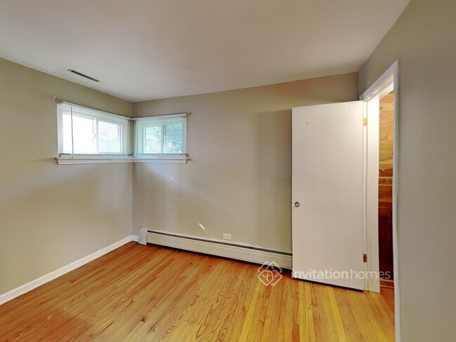 Building Photo - 3461 N Osceola Ave