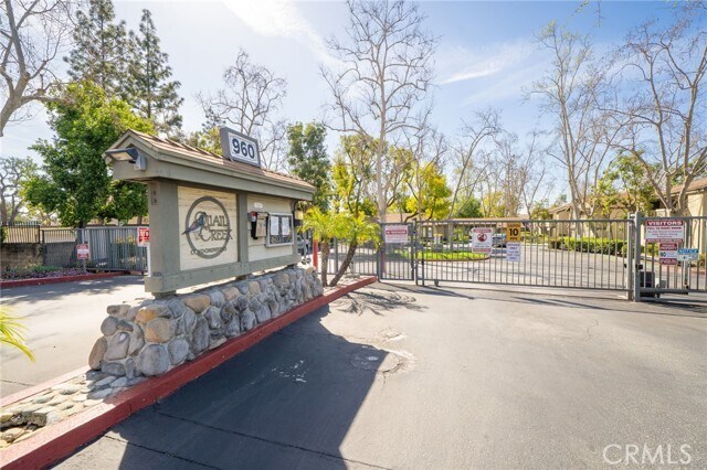 Building Photo - 960 E Bonita Ave