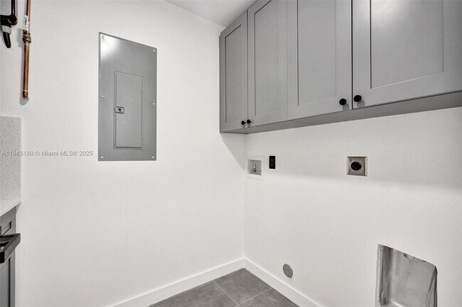 Building Photo - 2255 NE 173rd St
