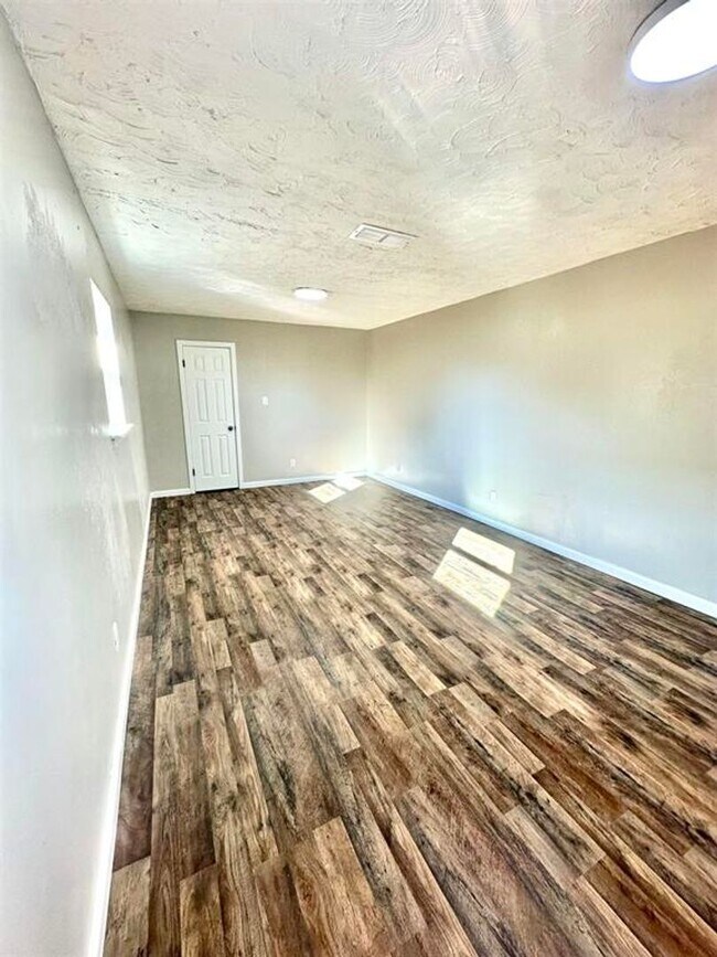 Building Photo - Newly Remodeled 4/2 Home in Atlanta, Texas