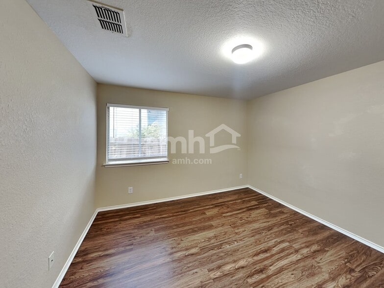 Building Photo - 232 Rock Springs Dr