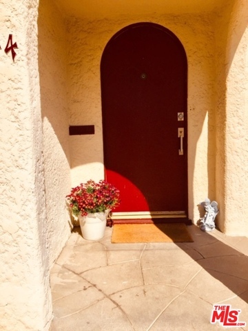 Building Photo - 1344 S Curson Ave