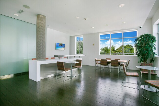 Building Photo - 300 S Australian Ave