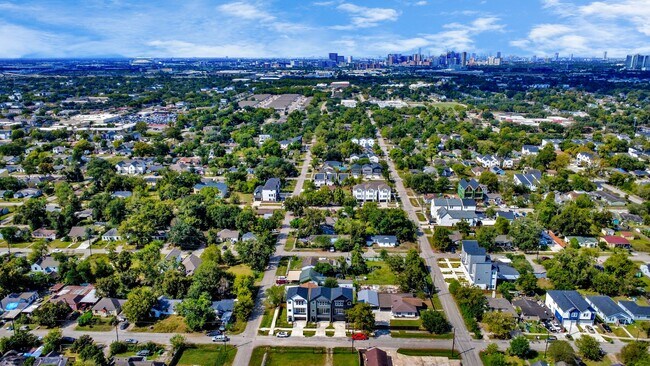 Building Photo - 6949 Foster St