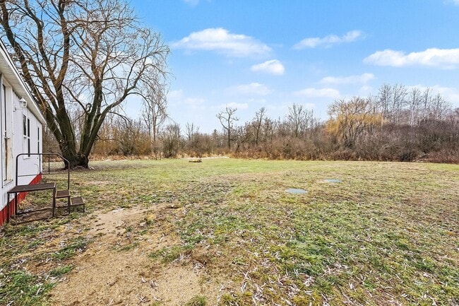 Building Photo - 4639 N Vickeryville Rd