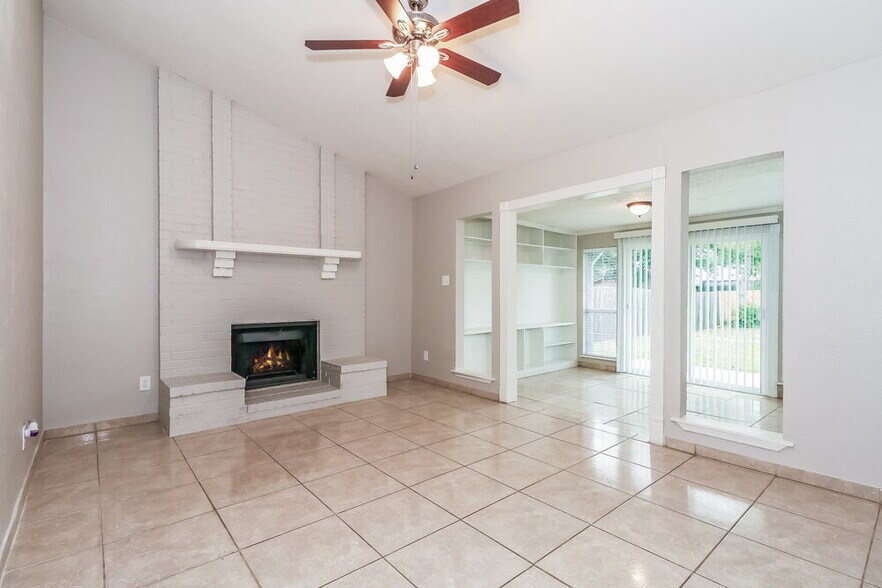 Building Photo - 7529 Ashwood Cir
