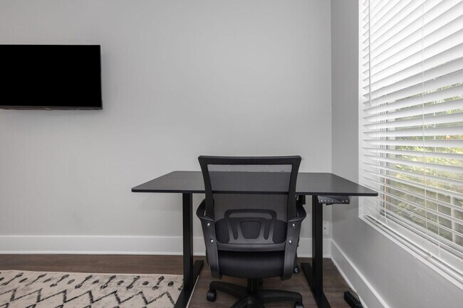 Building Photo - 4301 W Cleveland St