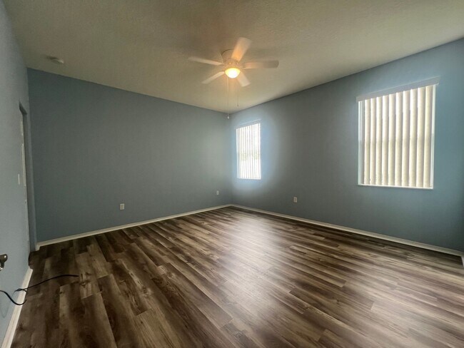 Building Photo - Beautiful 3 bedroom 2 bathroom pool home