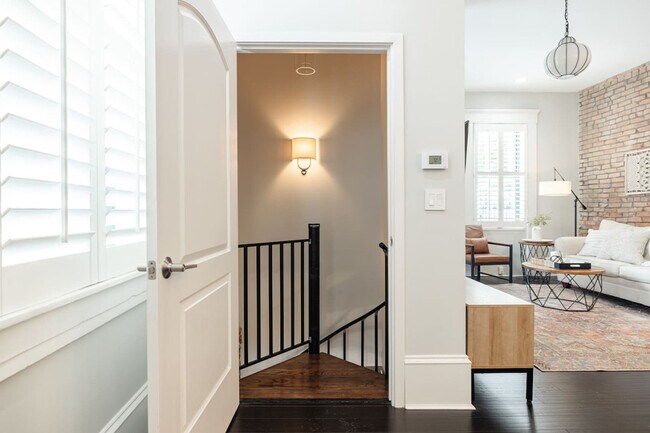 Building Photo - 1354 Broadway