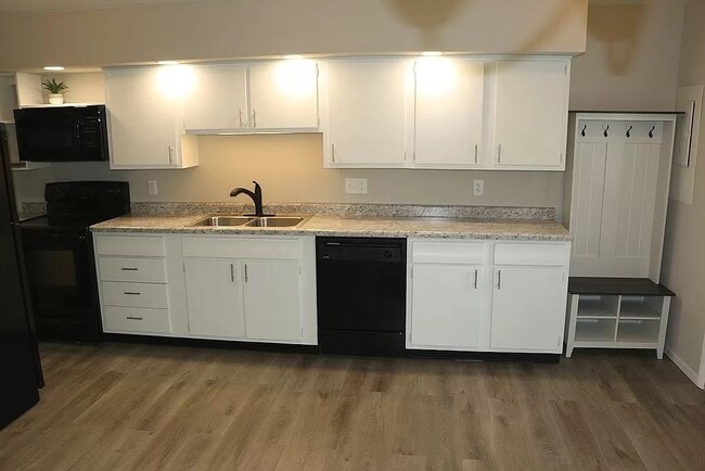 Building Photo - 312 Rowe Dr