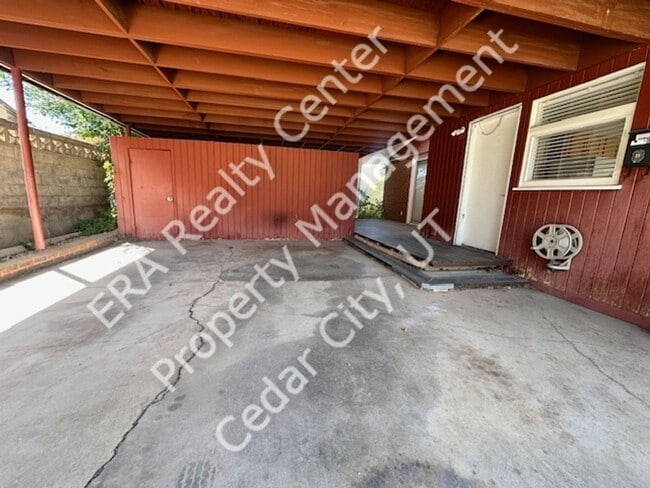 Building Photo - Move in Discount! Charming Ranch Style Single Family Home