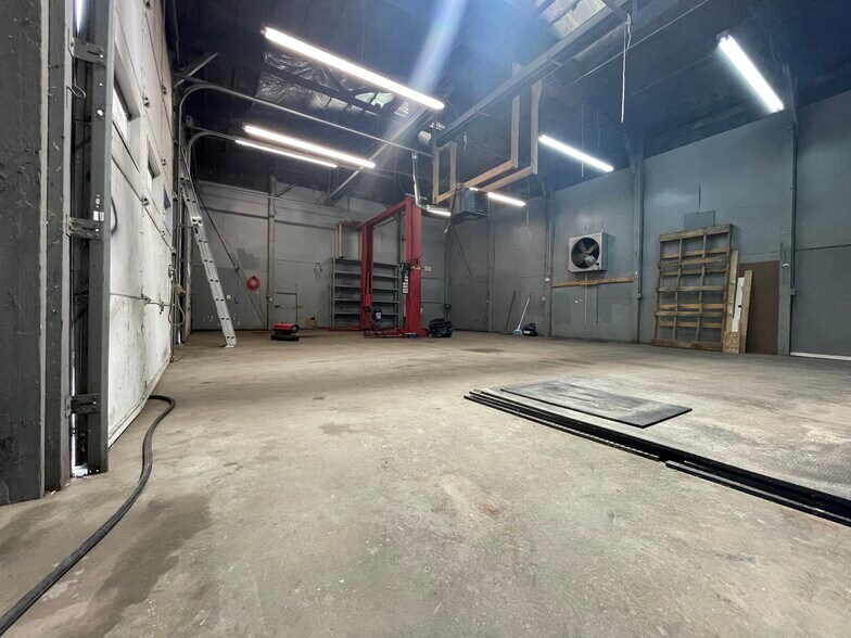 Building Photo - 107 W Sacra Via St