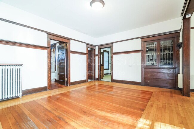 Building Photo - 1319 S 6th Ave